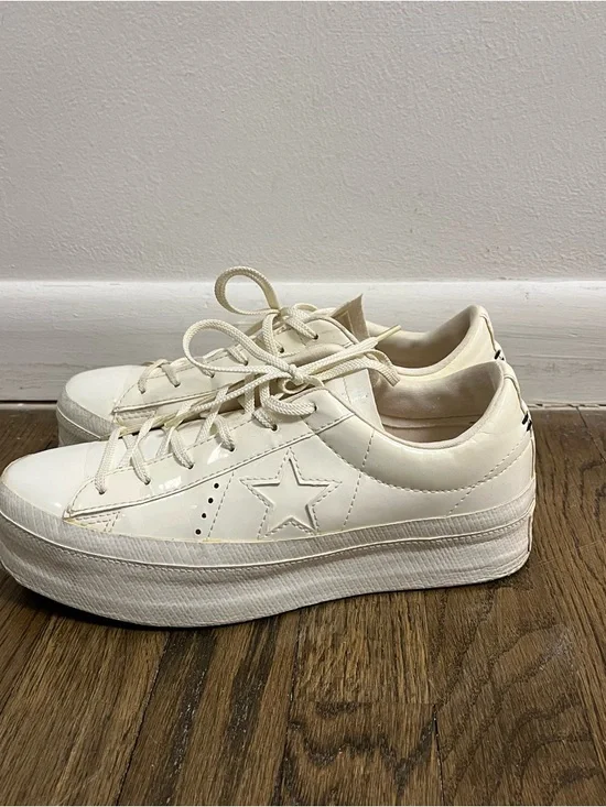 Converse One Star Platform Sneakers in White Patent Leather - Picture 4 of 6